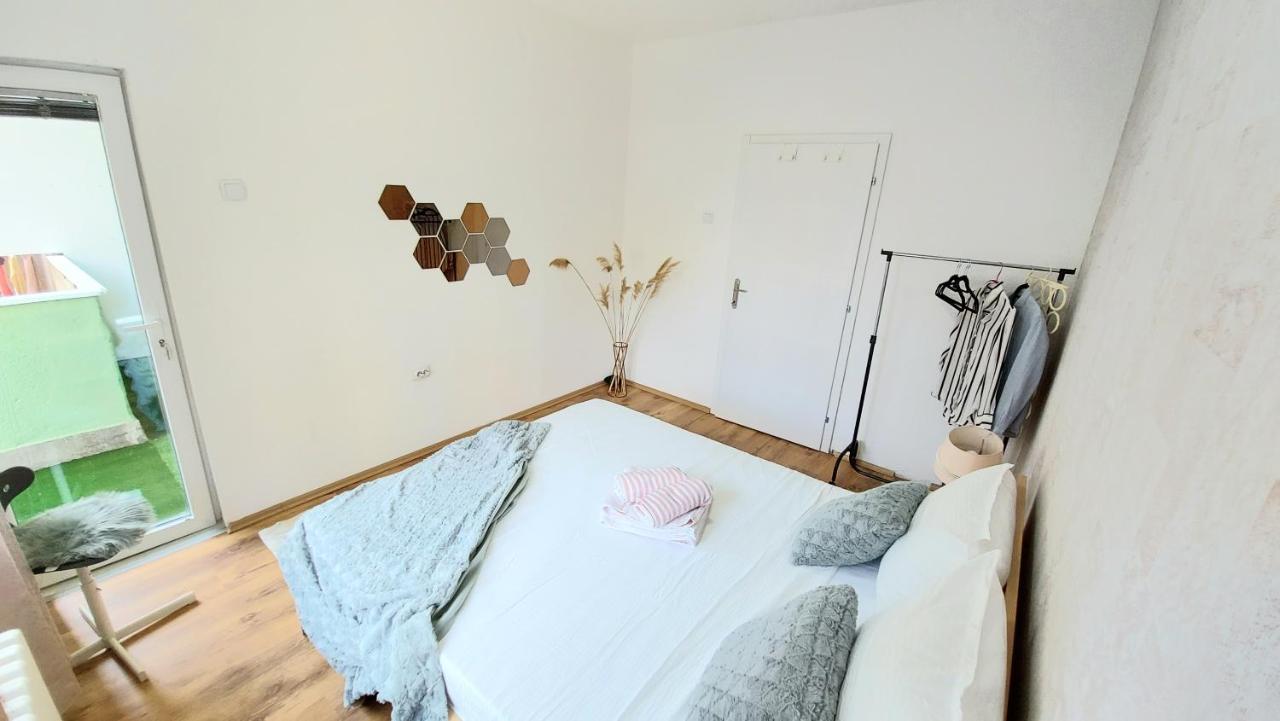 Inner City Two Bedroom Apartment سكوبجي المظهر الخارجي الصورة