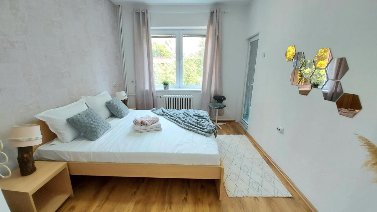 Inner City Two Bedroom Apartment سكوبجي المظهر الخارجي الصورة